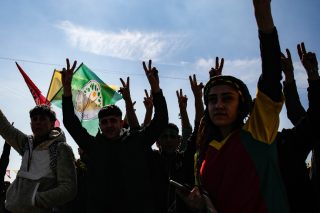 Οπαδοί του φιλοκουρδικού κόμματος DEM στην Κων/πολη